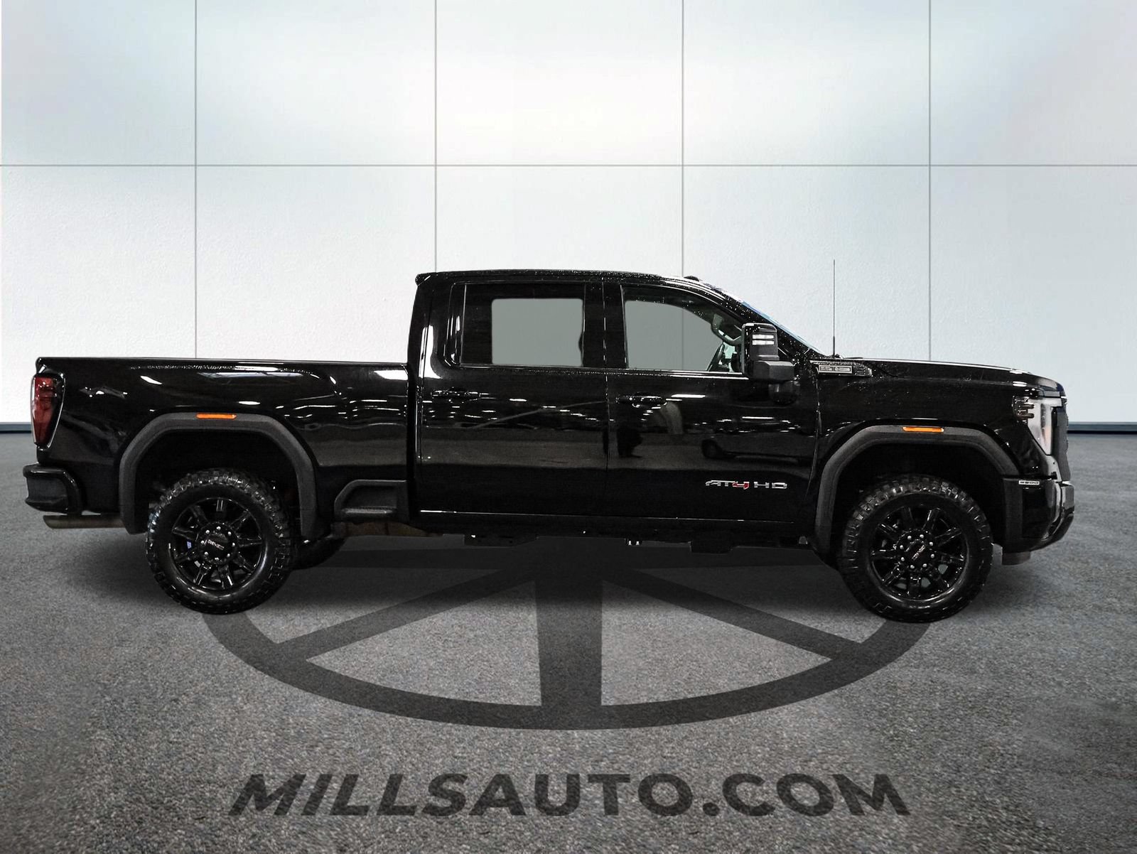 Used 2024 GMC Sierra 3500 AT4 w/ Technology Package AWD/4WD image 9
