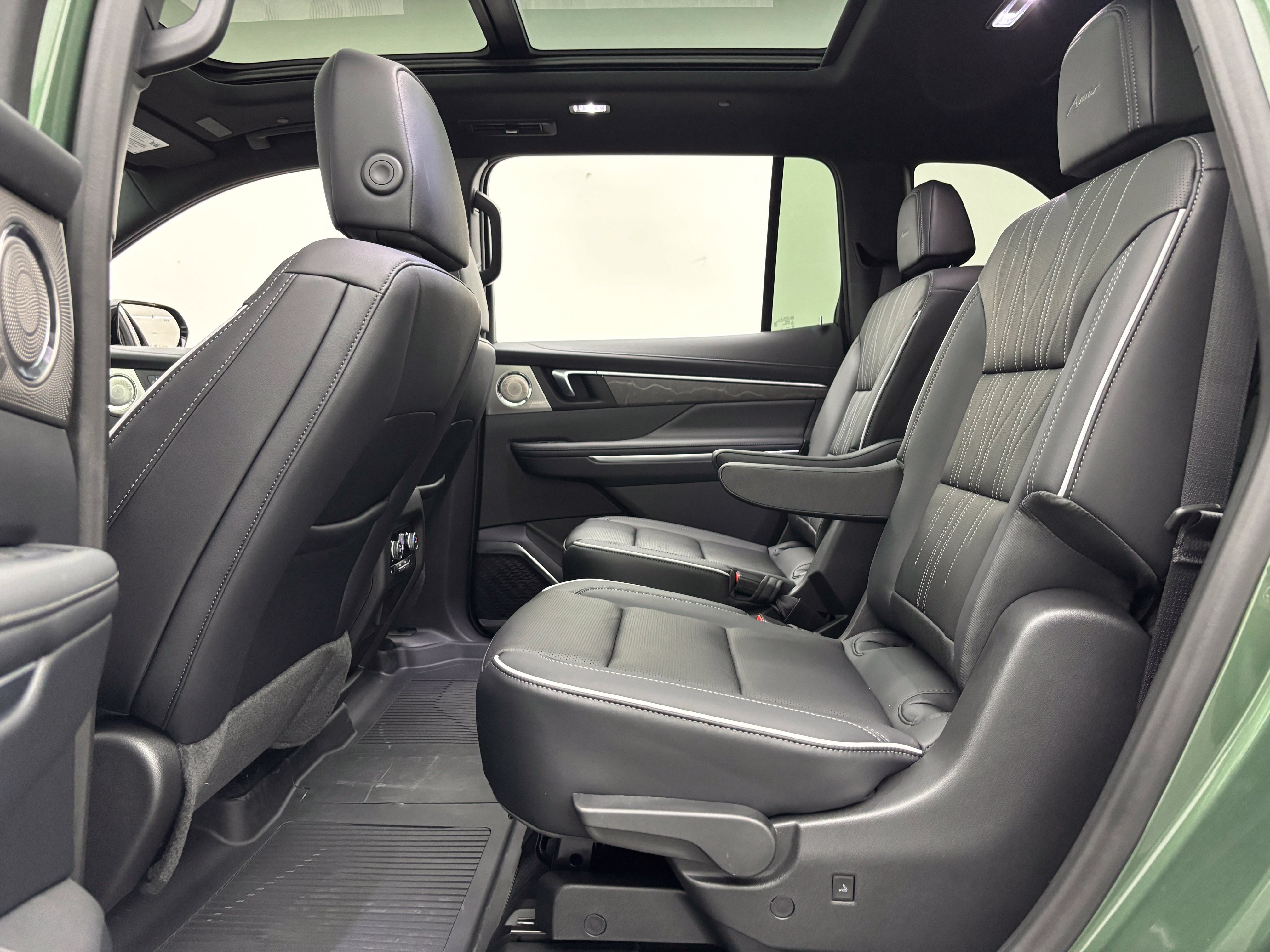 New 2027 Buick Enclave Avenir w/ LPO, Floor Liner Package AWD/4WD image 47