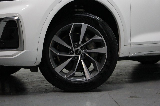 Used 2024 Audi Q5 2.0T Premium Plus image 3