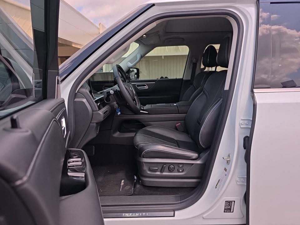 Used 2025 INFINITI QX80 Sensory AWD/4WD image 11