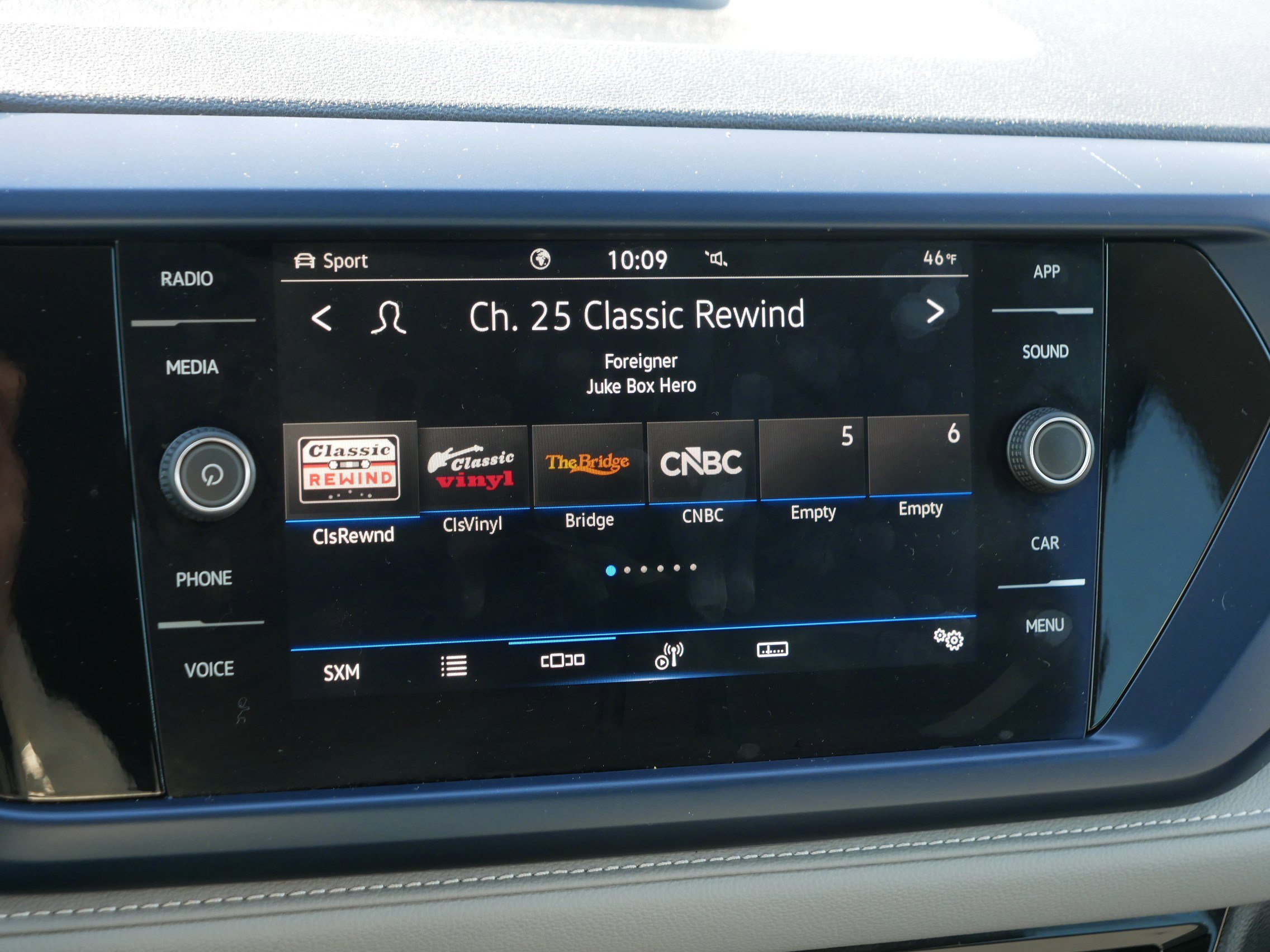 Used 2024 Volkswagen Taos SE image 22