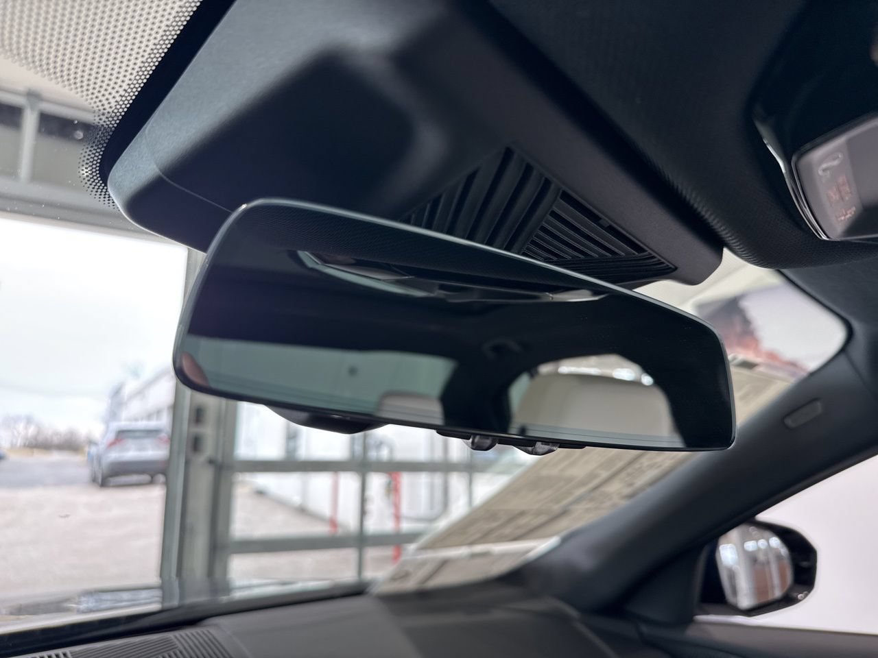 New 2026 BMW 550e xDrive AWD/4WD image 36