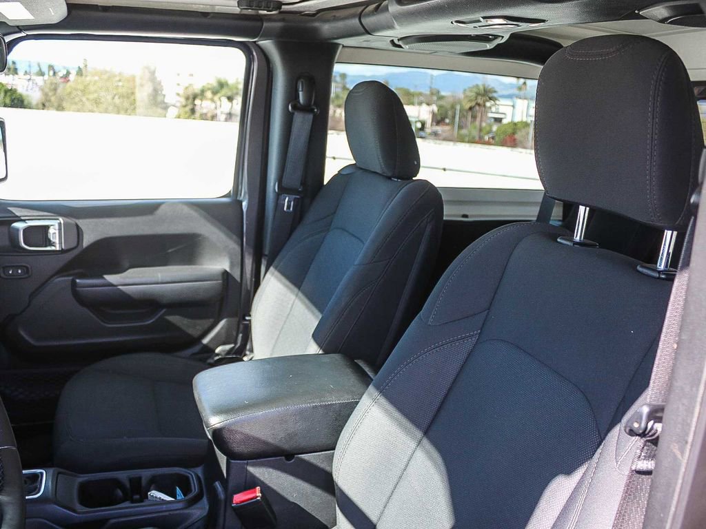 Used 2022 Jeep Wrangler Sport AWD/4WD image 16