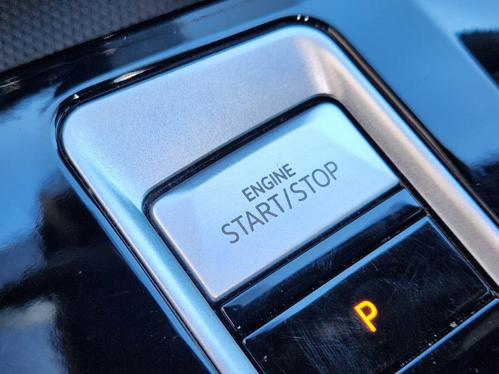 Used 2024 Volkswagen Atlas Cross Sport SE image 11