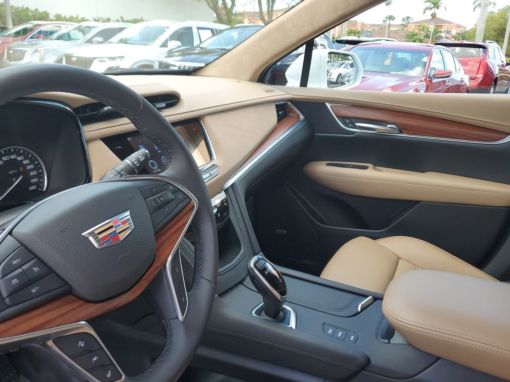 Used 2017 Cadillac XT5 Platinum w/ Driver Assist Package image 22