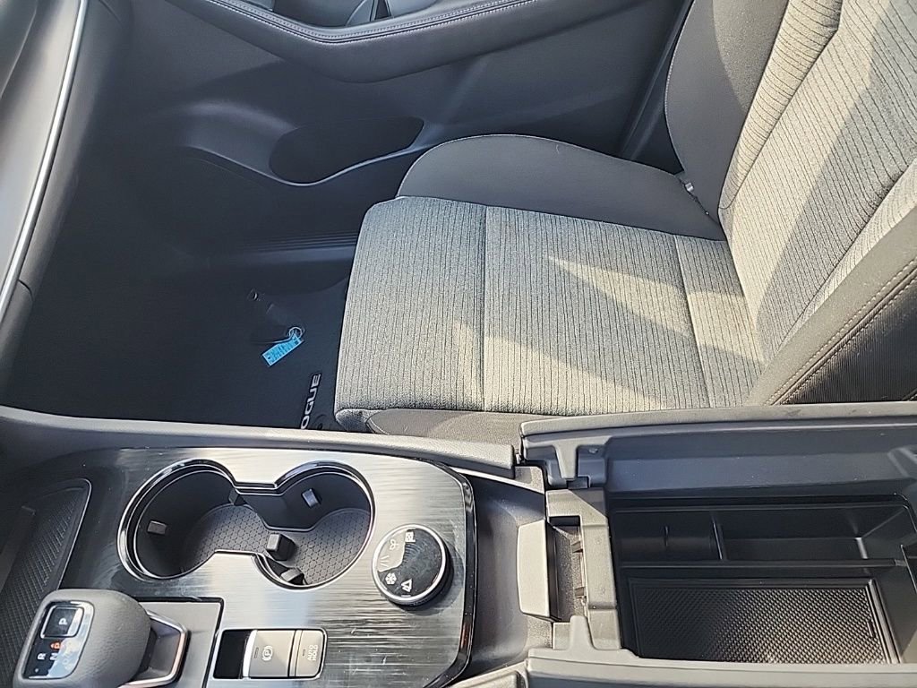 Used 2023 Nissan Rogue SV image 23