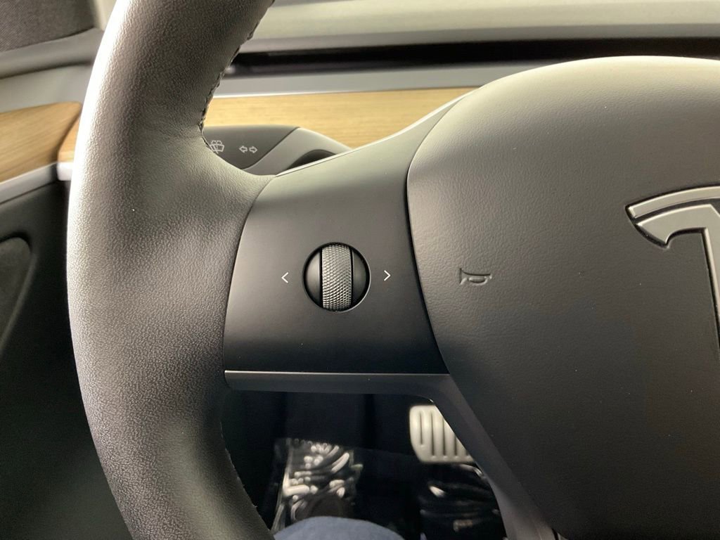 Used 2025 Tesla Model Y Performance AWD/4WD image 24