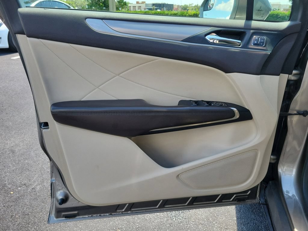 Used 2017 Lincoln MKC Premiere FWD image 13