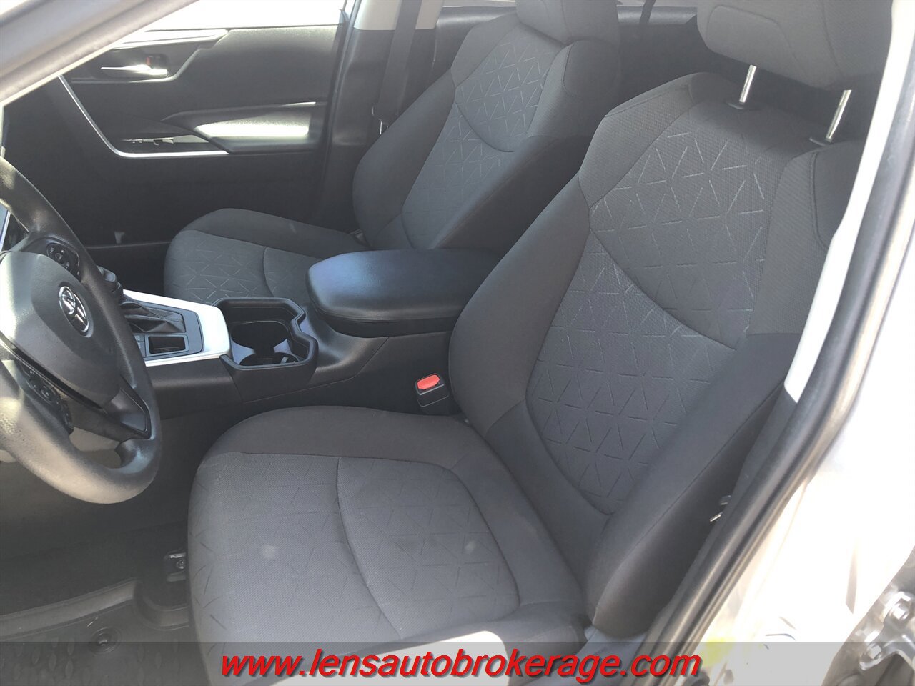 Used 2021 Toyota RAV4 XLE AWD/4WD image 14