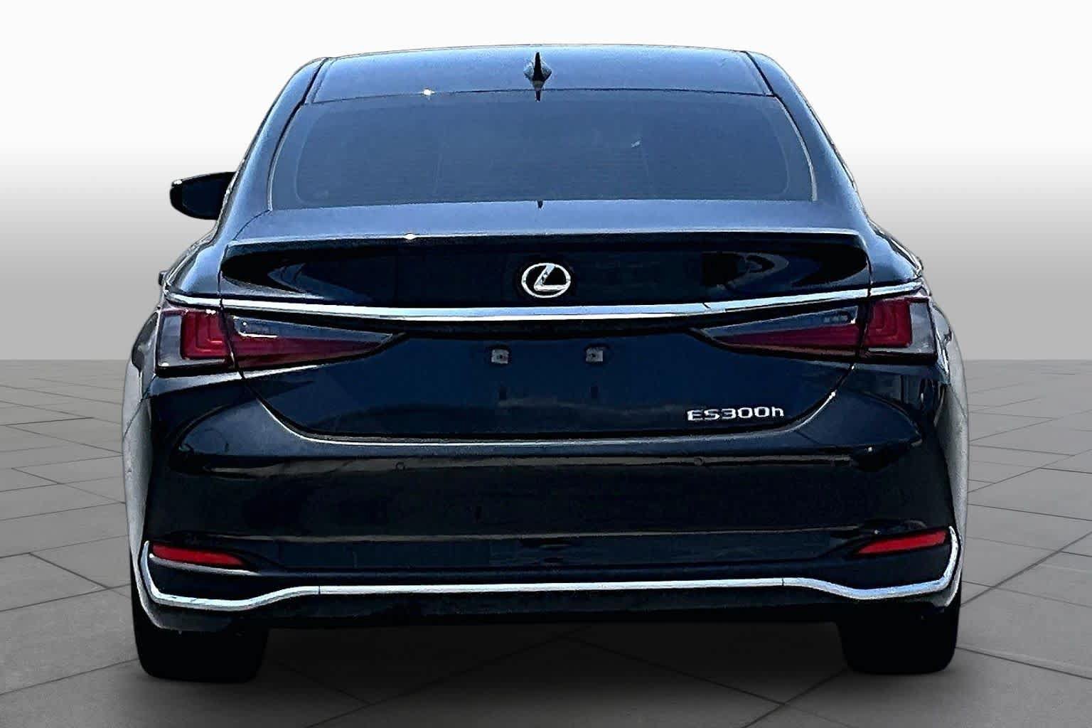 Used 2025 Lexus ES 300h w/ Premium Package FWD image 5