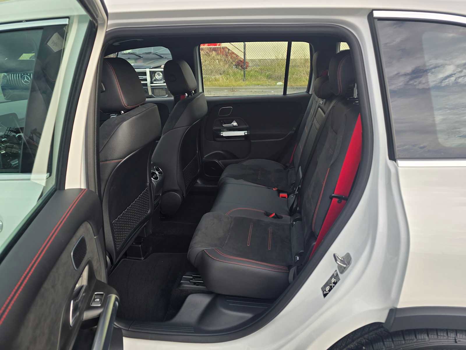 Used 2025 Mercedes-Benz GLB 35 AMG 4MATIC image 18