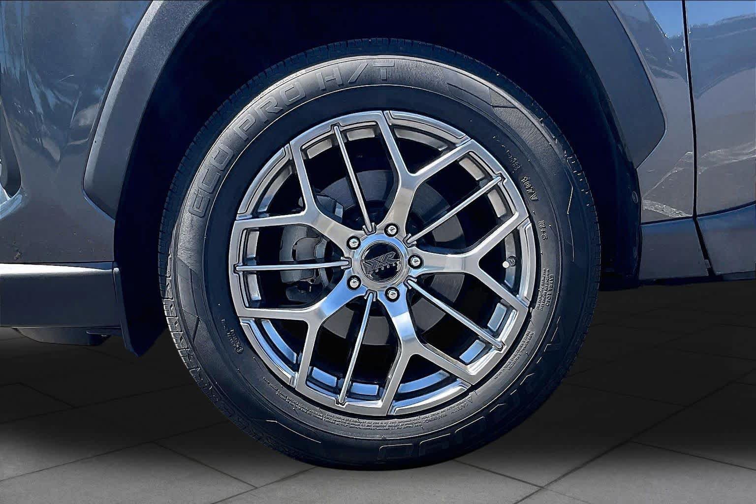Used 2019 Toyota RAV4 LE w/ Carpet Mat Package FWD image 10