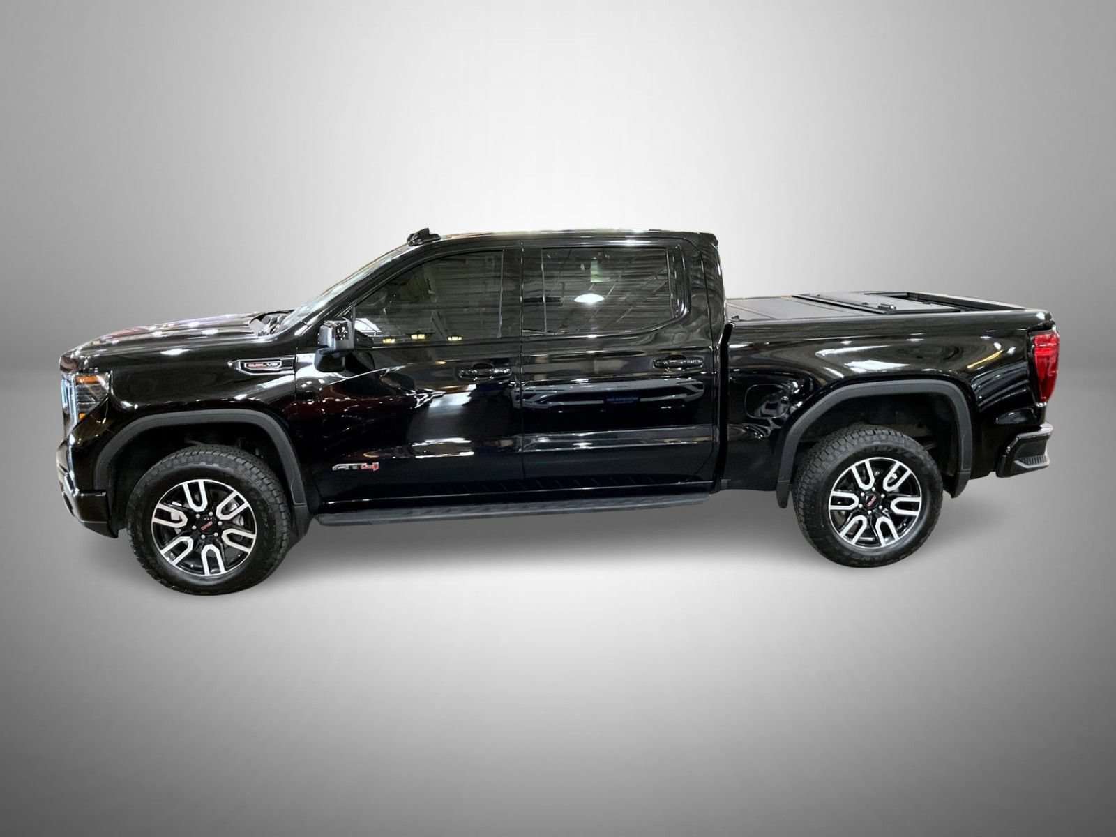 Certified 2024 GMC Sierra 1500 AT4 w/ Technology Package AWD/4WD image 8