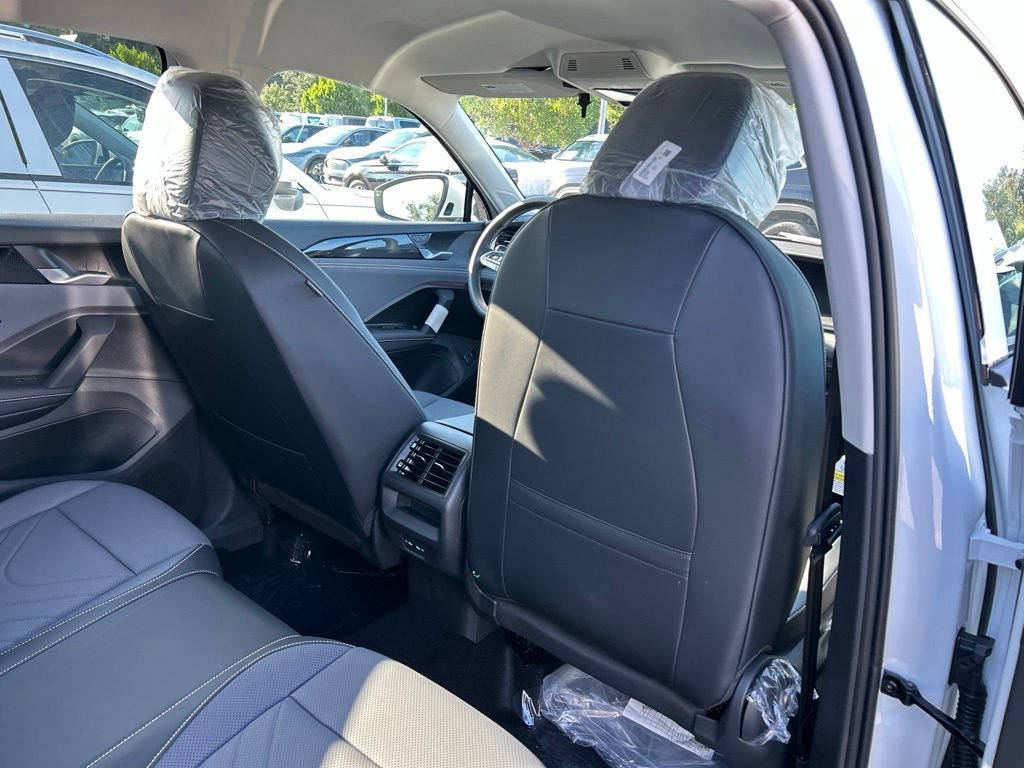 New 2026 Volkswagen Tiguan SE FWD image 47
