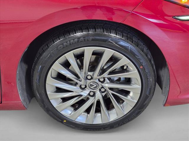 Used 2019 Lexus ES 300h w/ Accessory Package 2 FWD image 25