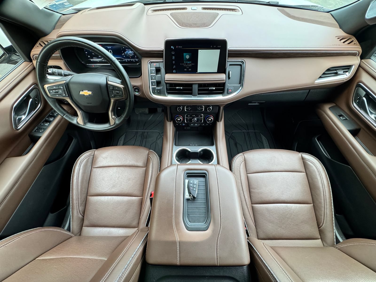 Used 2024 Chevrolet Suburban High Country AWD/4WD image 2