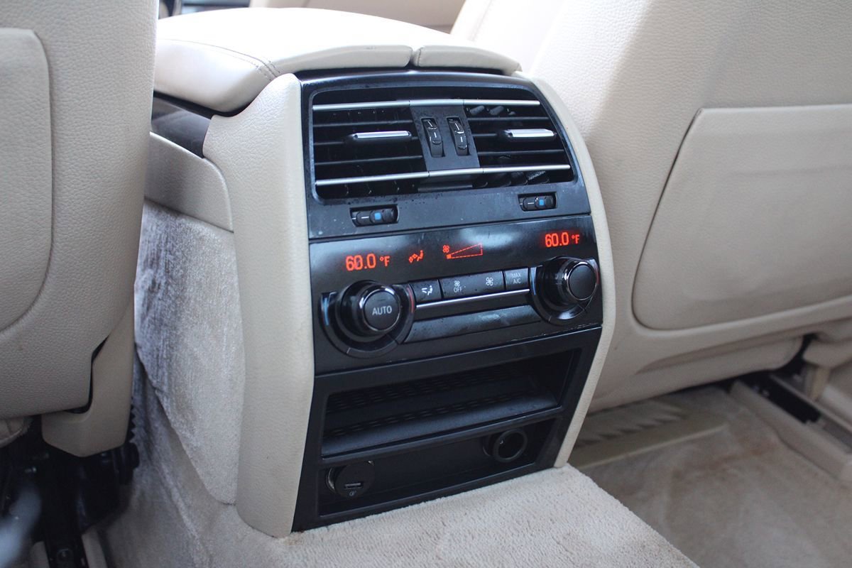 Used 2015 BMW 750Li RWD image 27