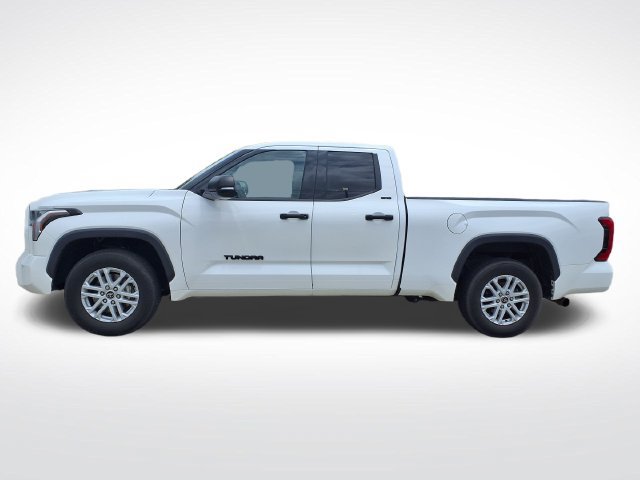 Used 2022 Toyota Tundra SR5 w/ SR5 Convenience Package RWD image 2