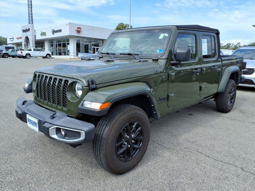 Used 2022 Jeep Gladiator Sport AWD/4WD image 8