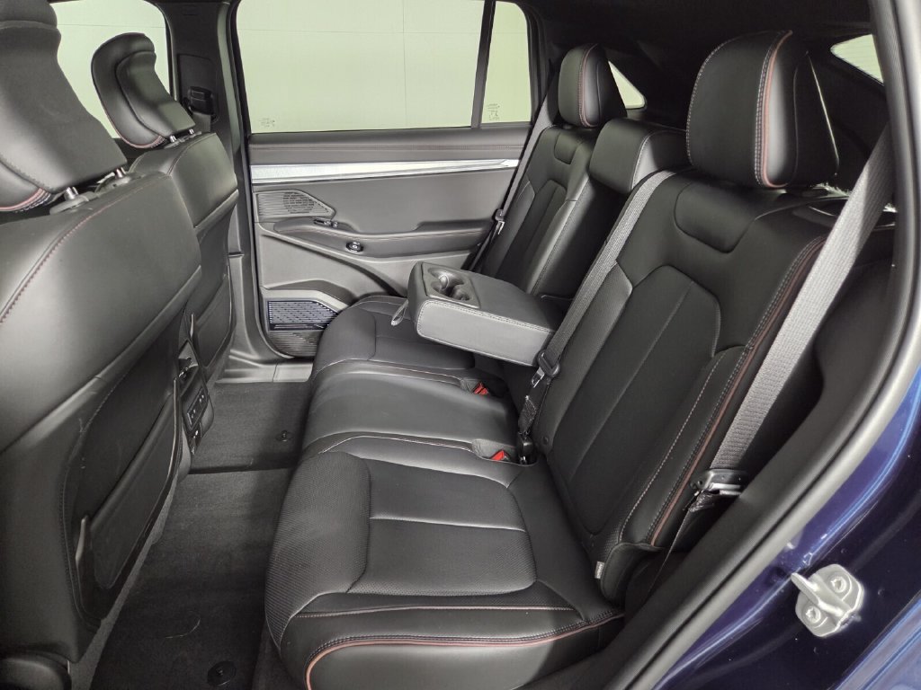 Used 2025 Jeep Wagoneer S Launch Edition AWD/4WD image 23