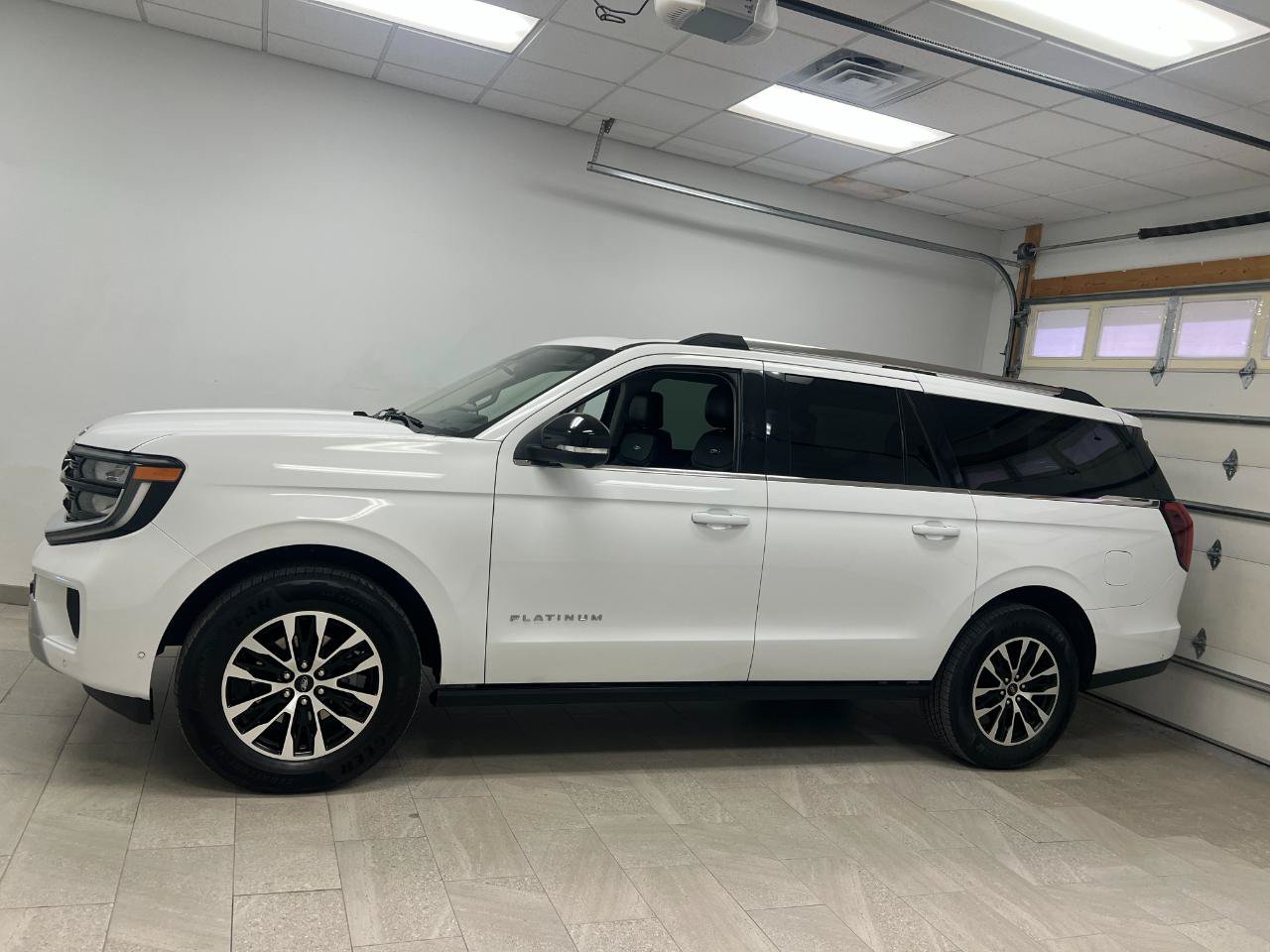 Used 2025 Ford Expedition Max Platinum AWD/4WD image 7