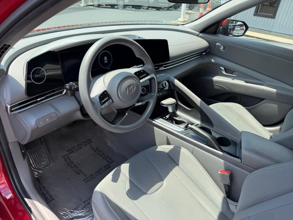 Used 2024 Hyundai Elantra SEL FWD image 14
