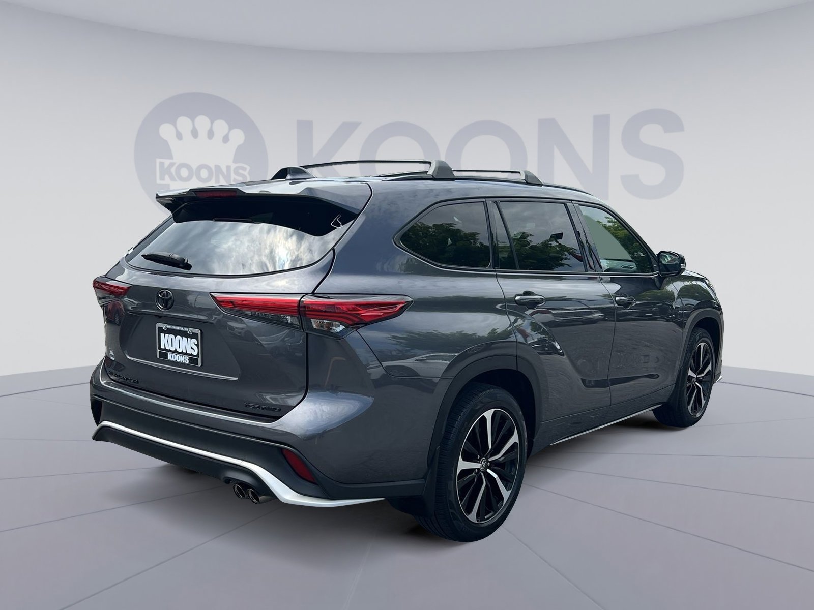 Used 2022 Toyota Highlander XSE AWD/4WD image 16