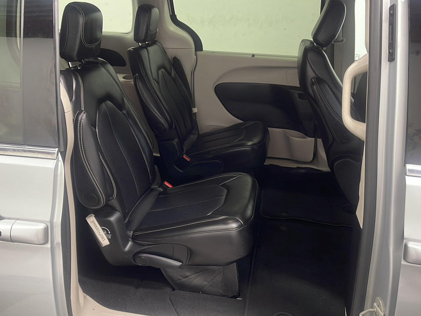 Used 2024 Chrysler Pacifica Touring-L FWD image 20