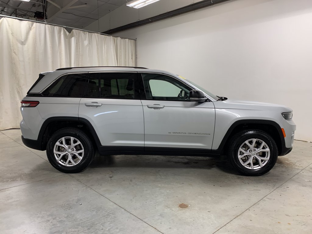 Used 2022 Jeep Grand Cherokee Limited AWD/4WD image 11