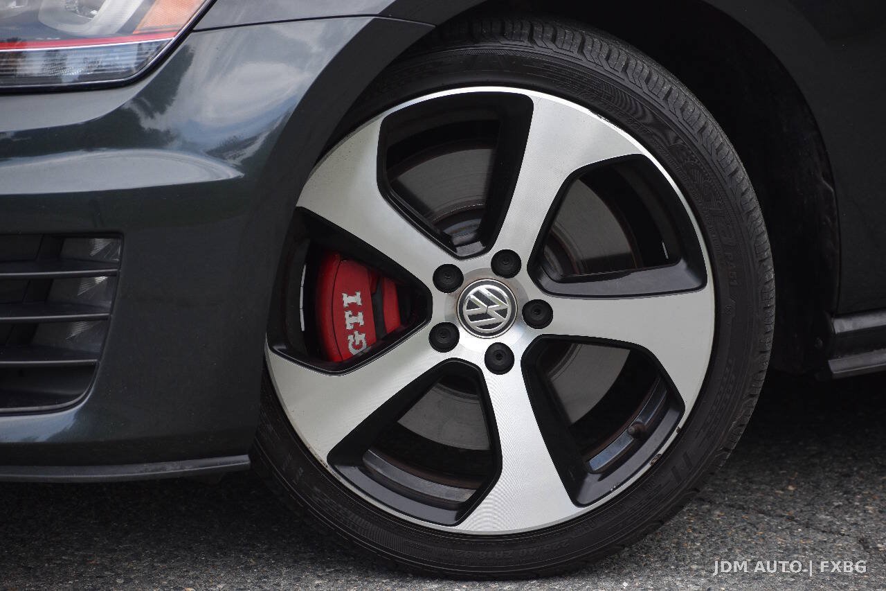 Used 2017 Volkswagen GTI SE FWD image 33