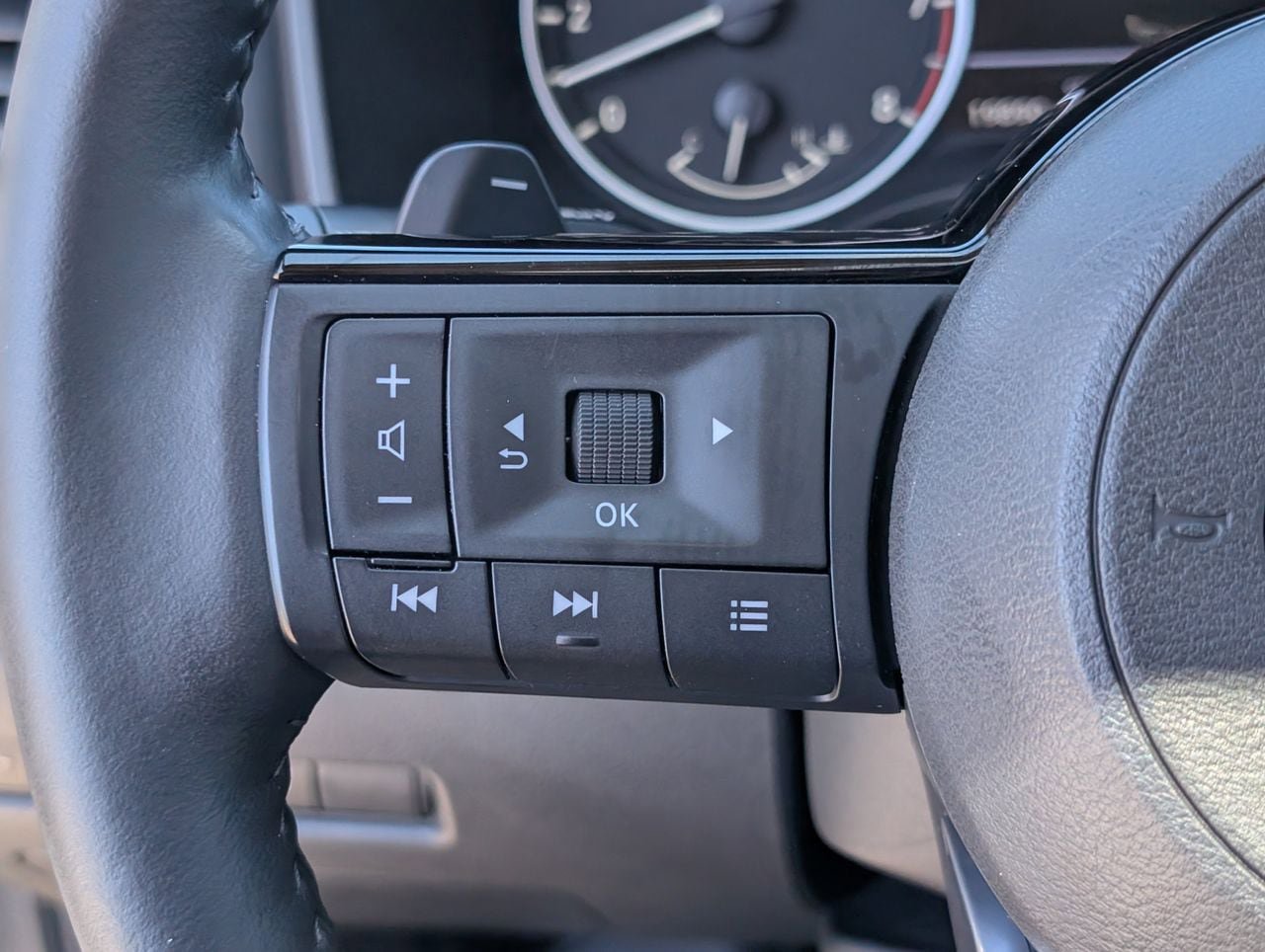 Used 2023 Nissan Rogue SL FWD image 22