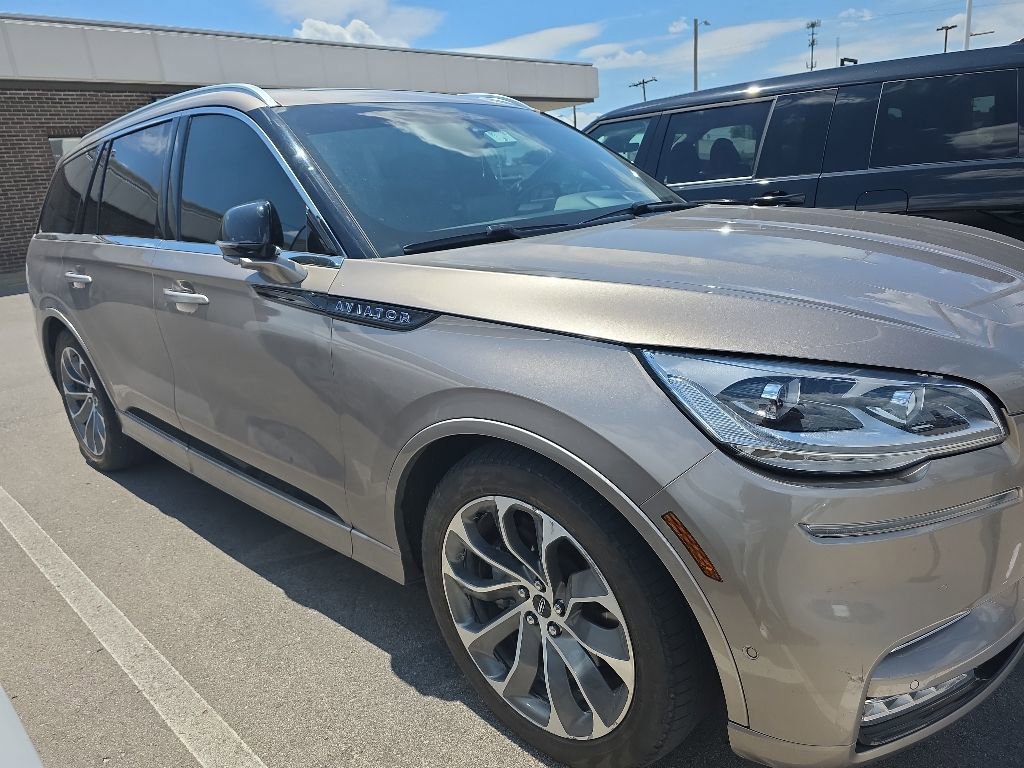 Used 2021 Lincoln Aviator Grand Touring w/ Equipment Group 302A AWD/4WD image 3
