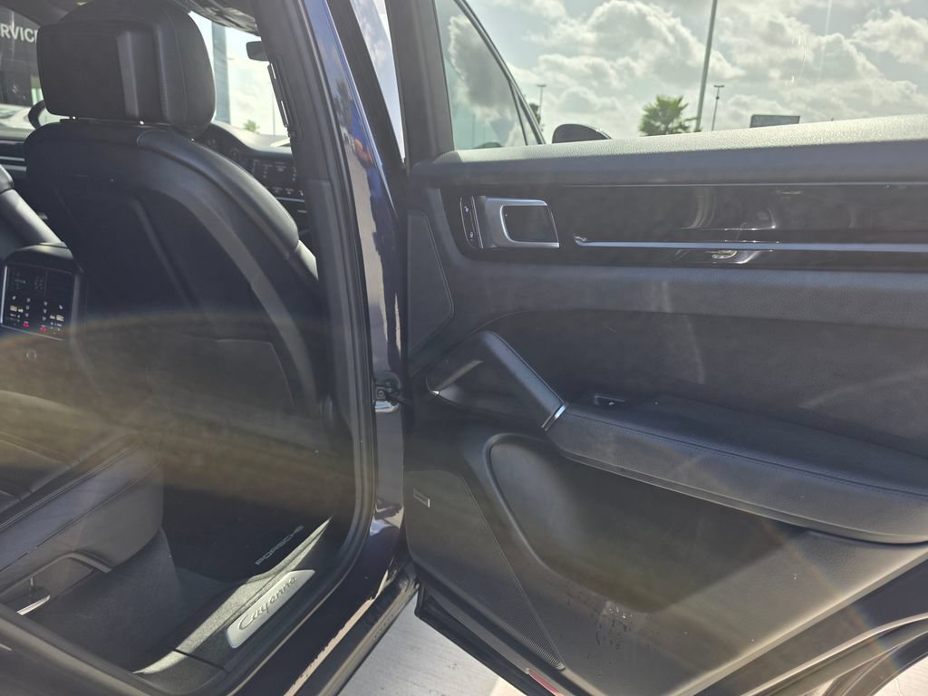 Used 2019 Porsche Cayenne AWD/4WD image 16