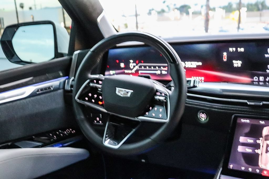 Used 2025 Cadillac Escalade V AWD/4WD image 17