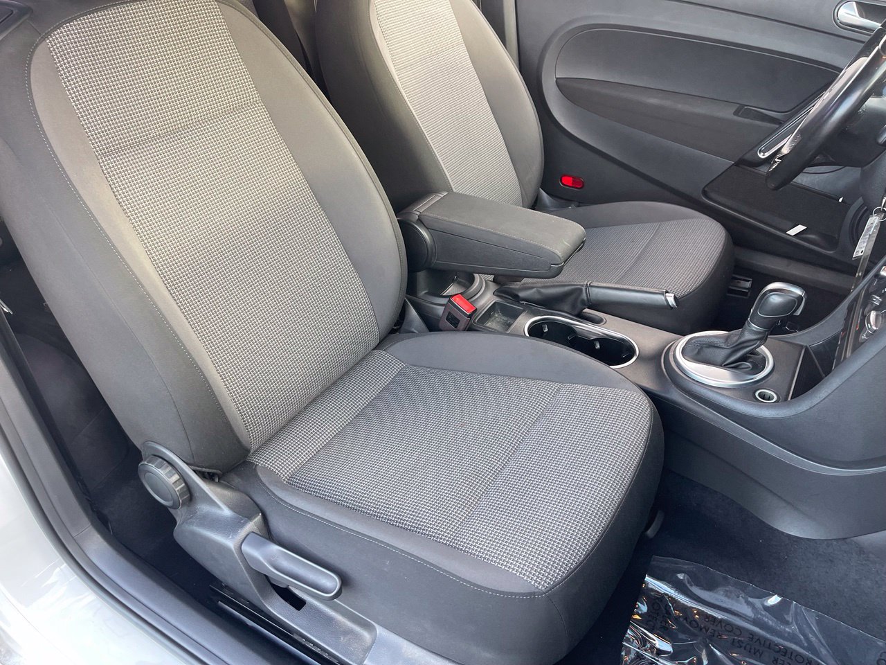 Used 2018 Volkswagen Beetle 2.0T S FWD image 10