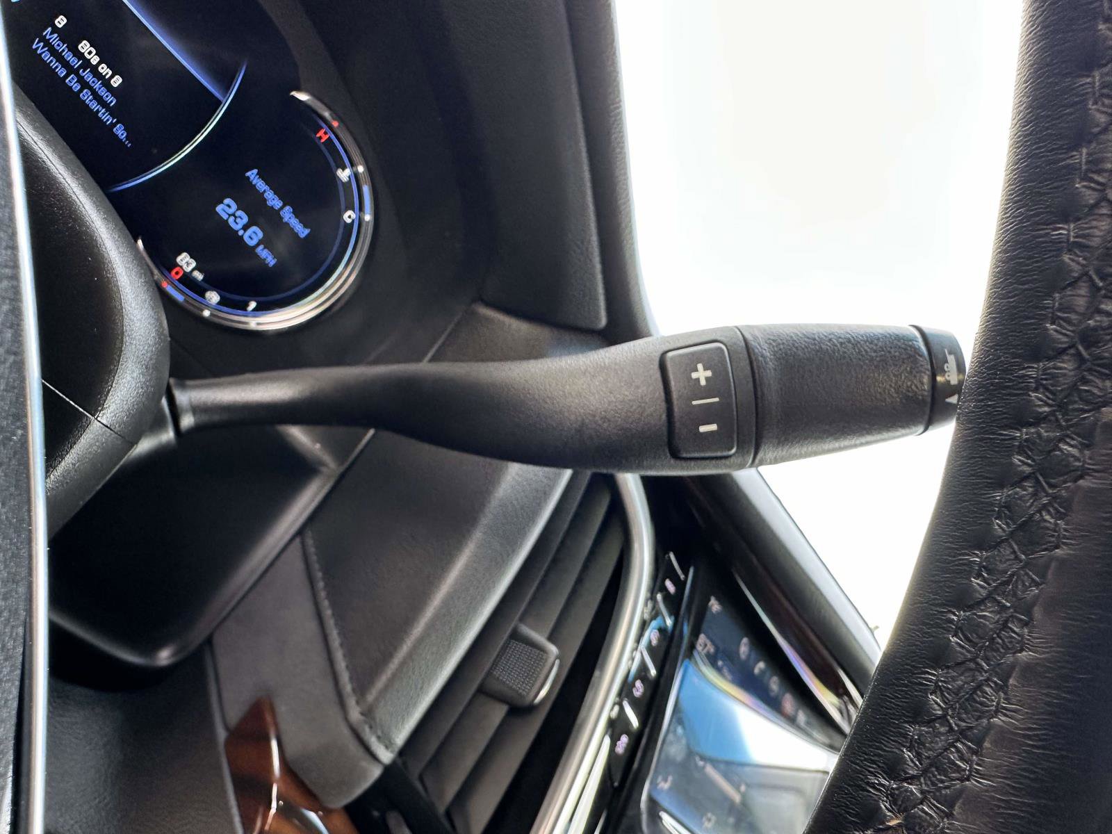 Used 2020 Cadillac Escalade ESV Premium Luxury image 15