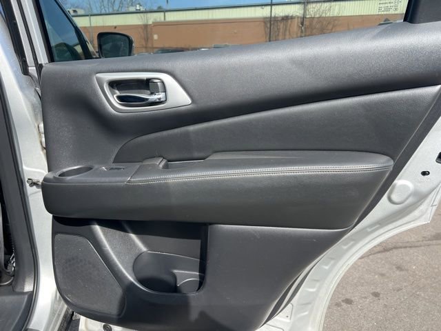 Used 2018 Nissan Pathfinder SV w/ SV Tech Package AWD/4WD image 12