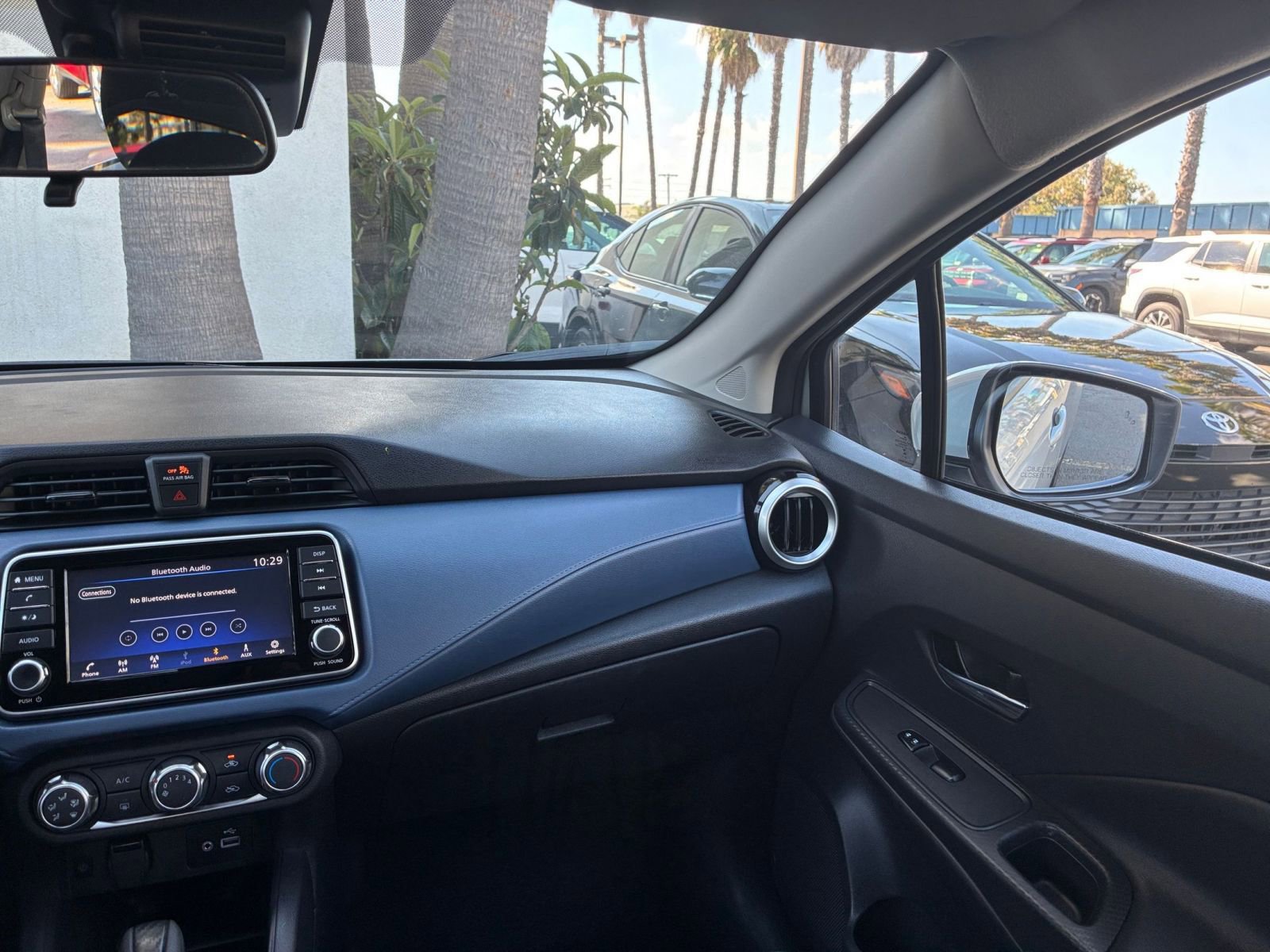 Used 2025 Nissan Versa SV image 33
