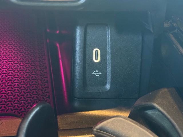 Used 2024 Mercedes-Benz GLC 300 image 6