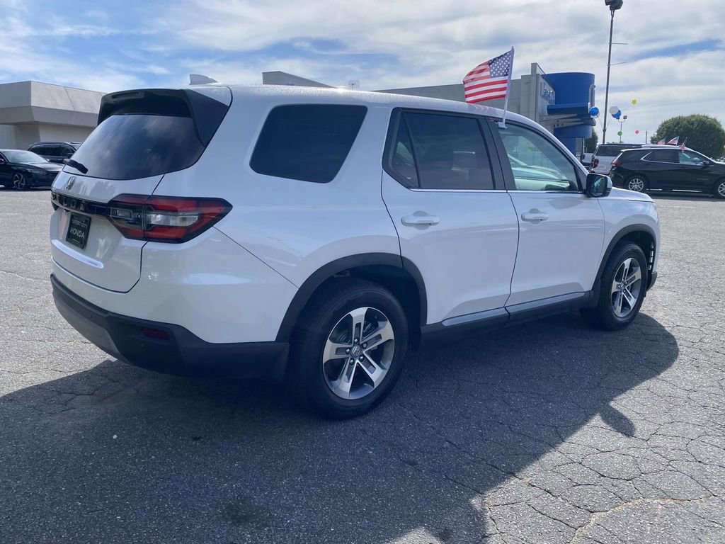 Certified 2025 Honda Pilot EX-L image 5