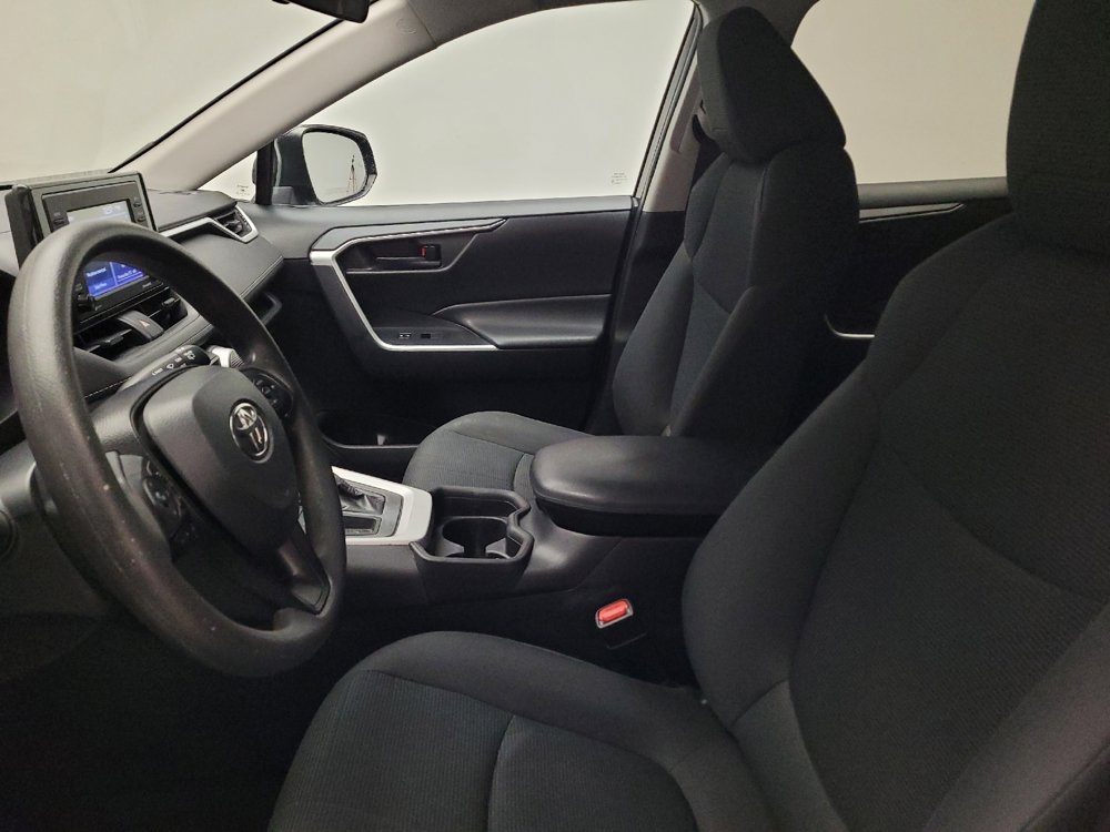 Used 2021 Toyota RAV4 LE FWD image 17