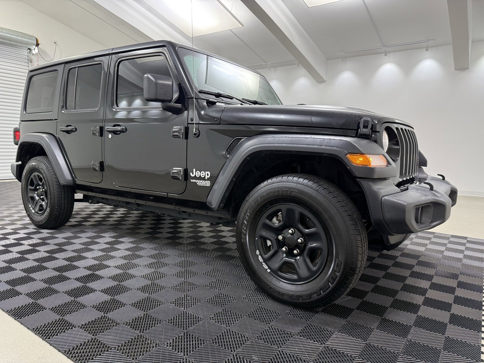Used 2019 Jeep Wrangler Unlimited Sport image 1