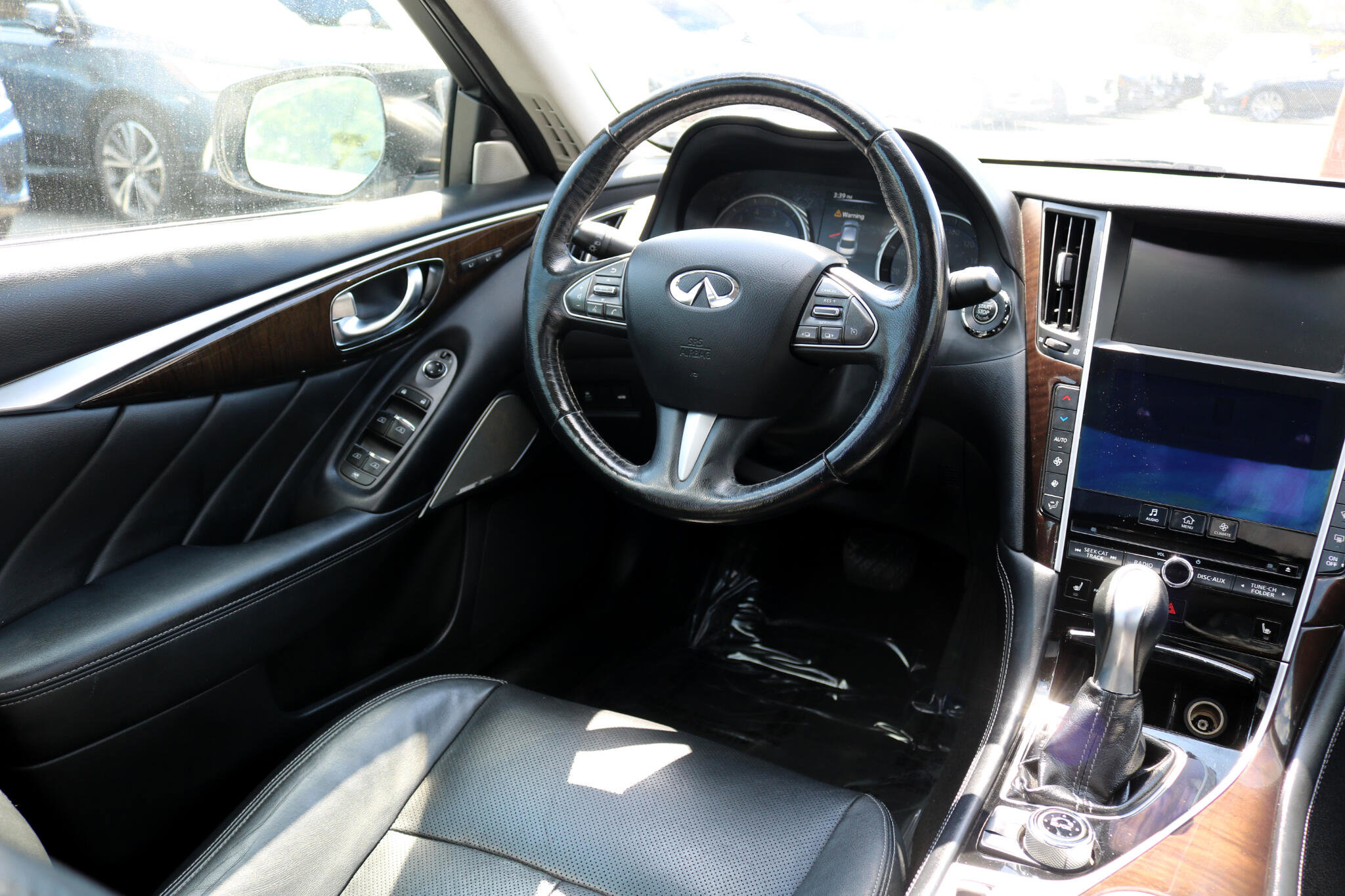 Used 2017 INFINITI Q50 3.0t Premium w/ Driver Assistance Package image 24