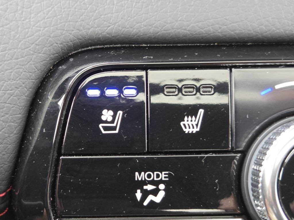 Certified 2025 Honda Pilot Black Edition image 6