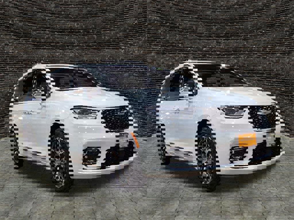 Certified 2021 Chrysler Pacifica Limited w/ Uconnect Theater Family Group