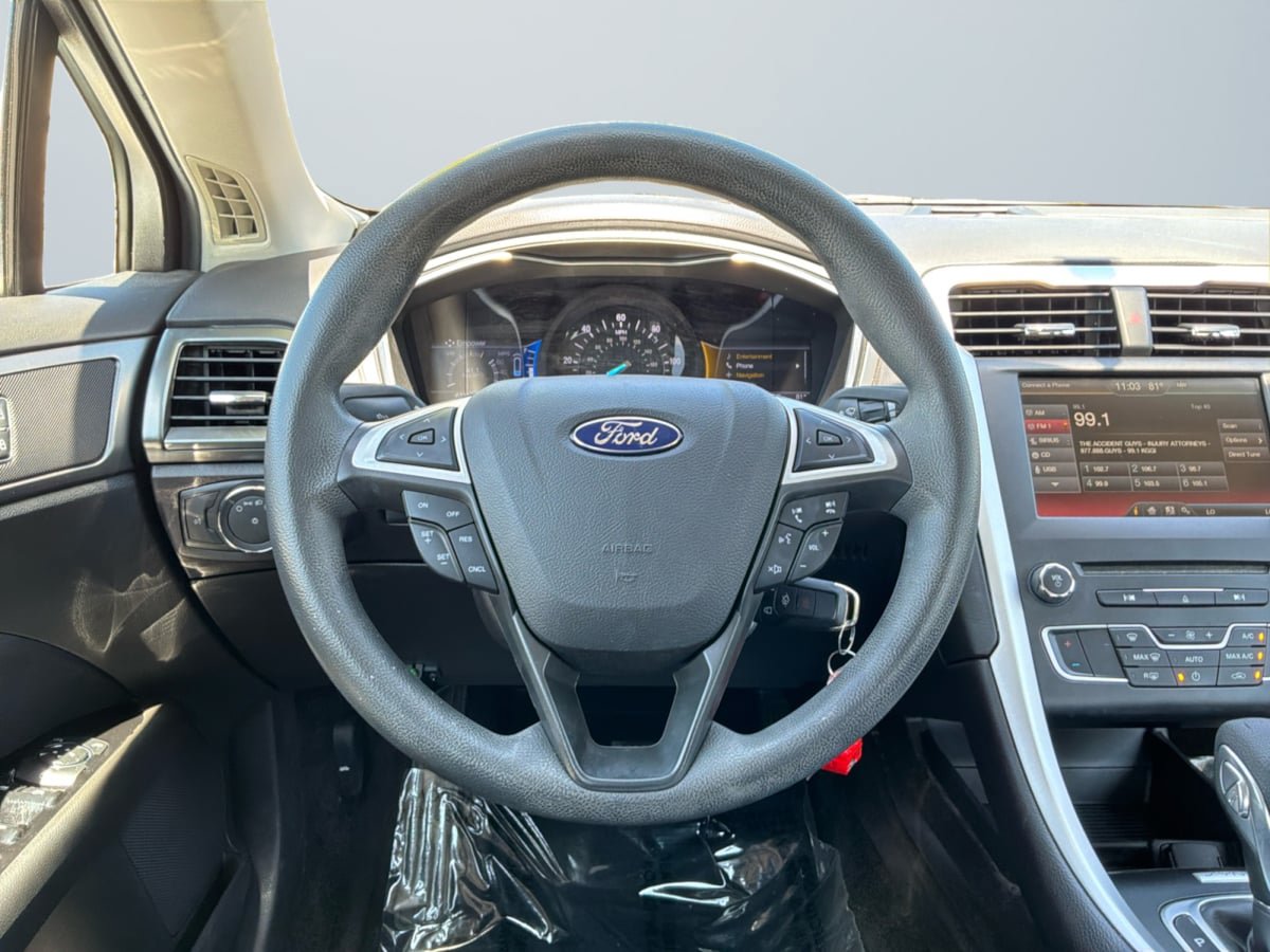 Used 2016 Ford Fusion SE FWD image 11