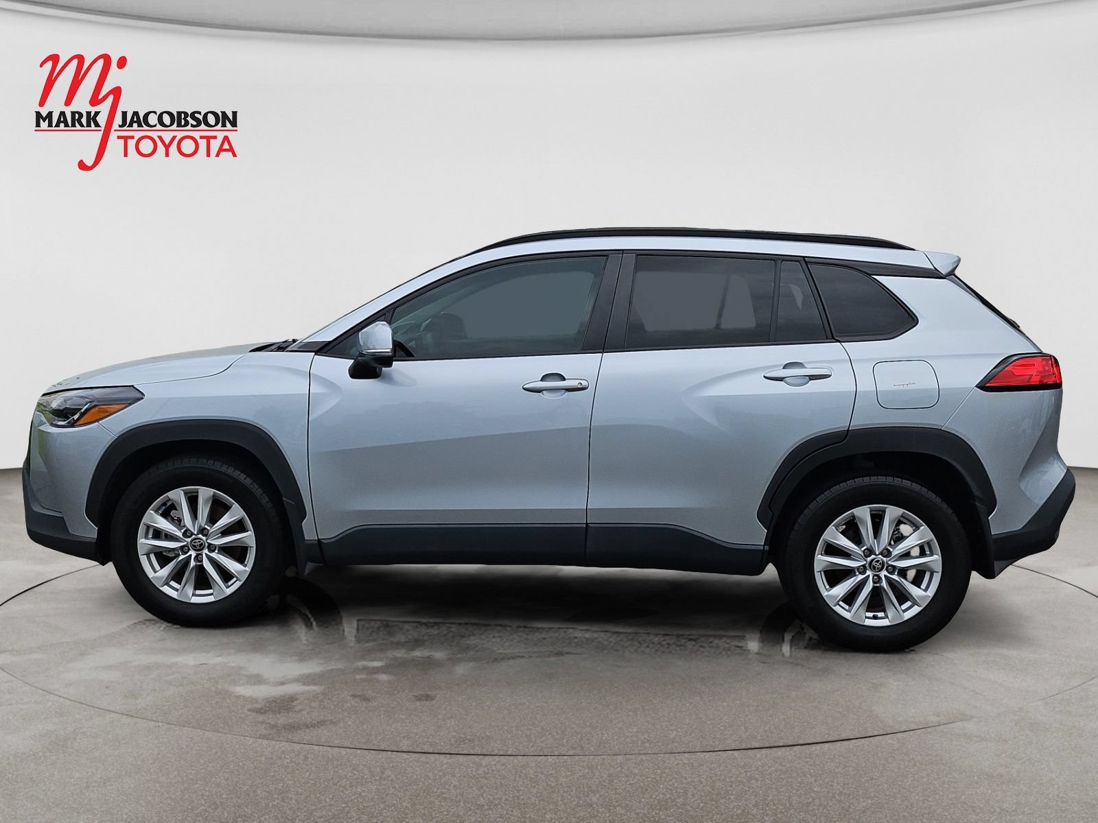 Used 2023 Toyota Corolla Cross LE w/ Moonroof Package FWD image 15