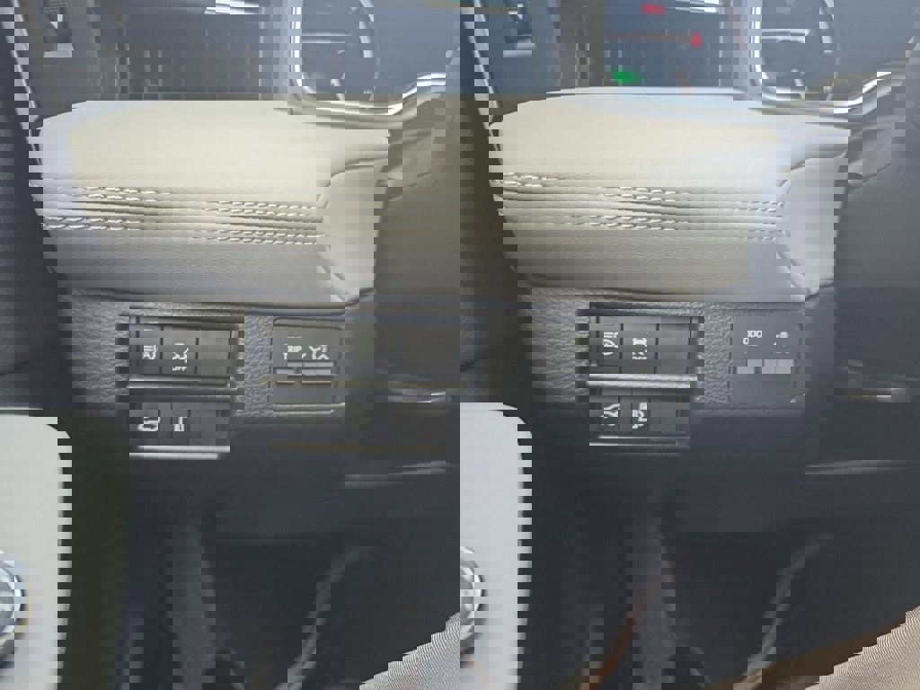 Certified 2021 Toyota Avalon XLE image 17