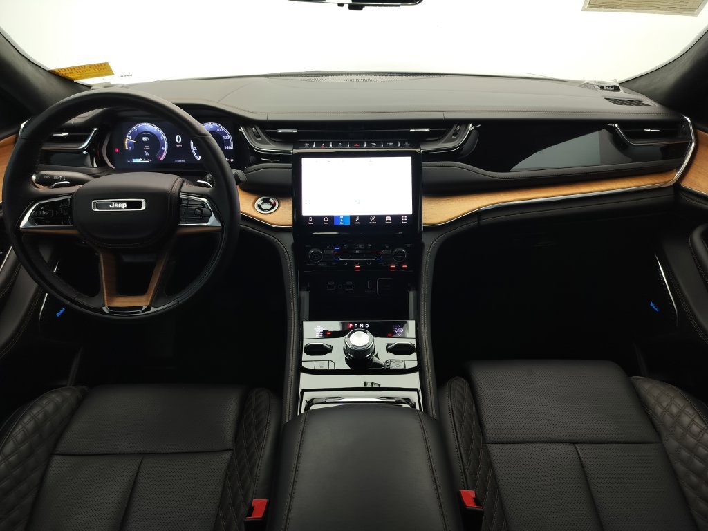 Used 2024 Jeep Grand Cherokee L Summit AWD/4WD image 15