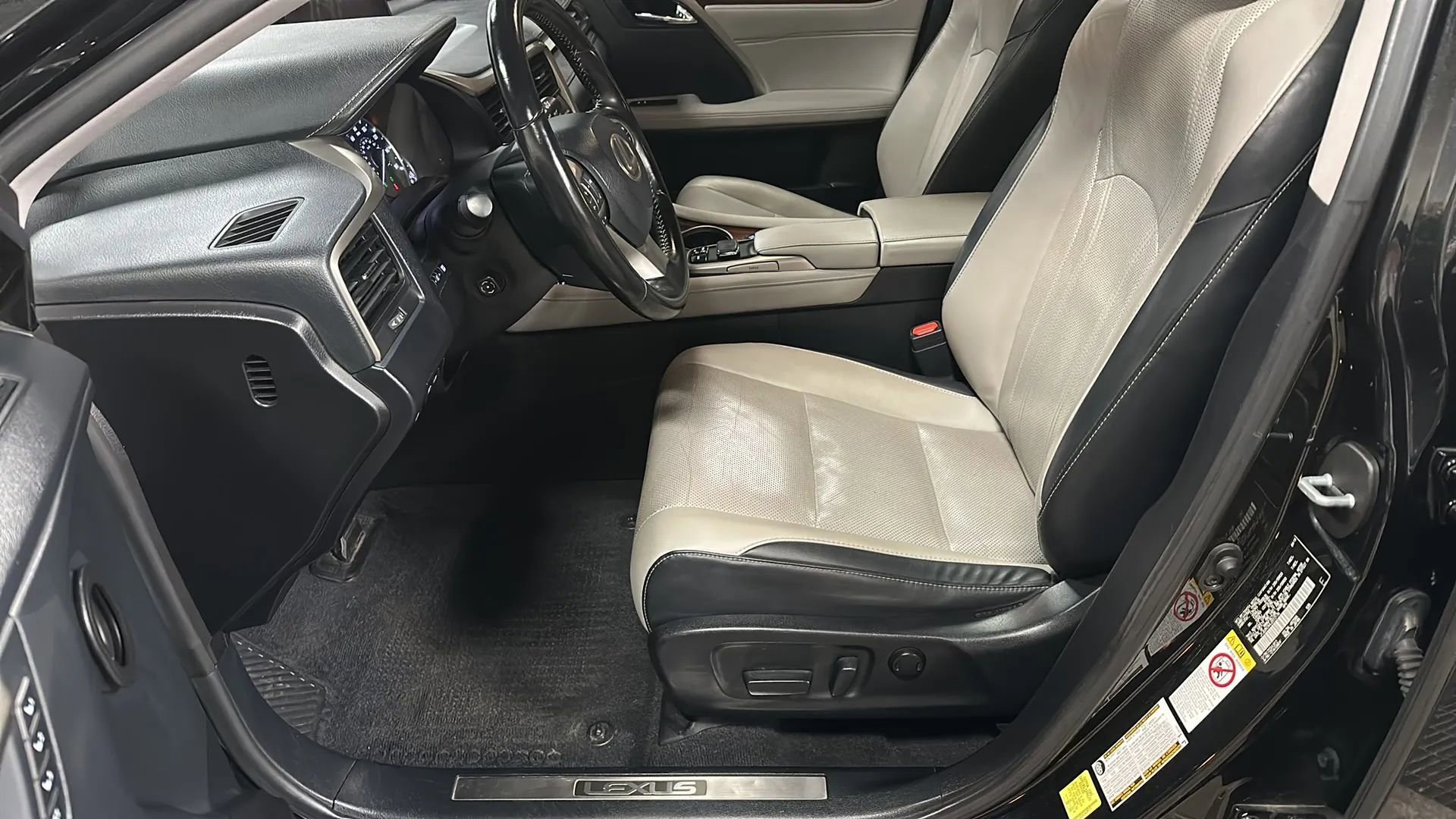 Used 2018 Lexus RX 350L AWD image 9